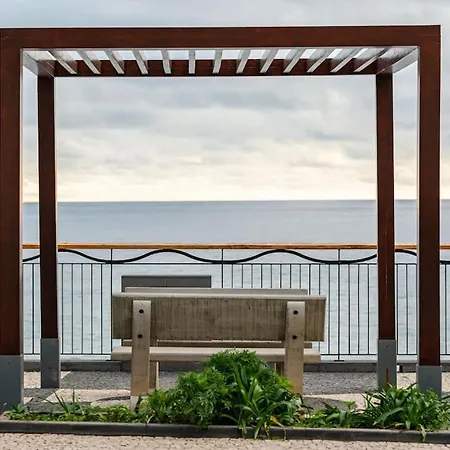 'a Gaioa' In 'the Cliff Coast Accomodation' アパート