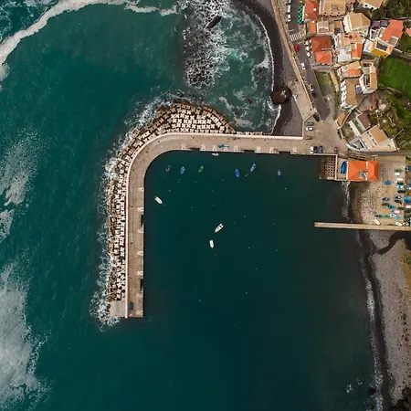 'a Gaioa' In 'the Cliff Coast Accomodation'